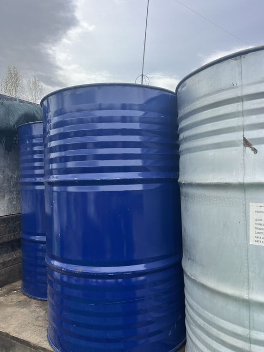 Butoi 220 Litri   in stare foarte buna  ! Se pot vinde la bucata