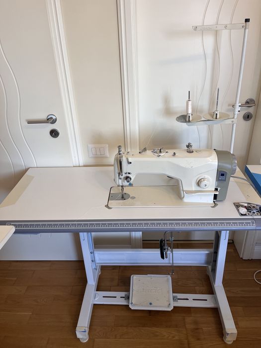 Masina de cusut JACK F4