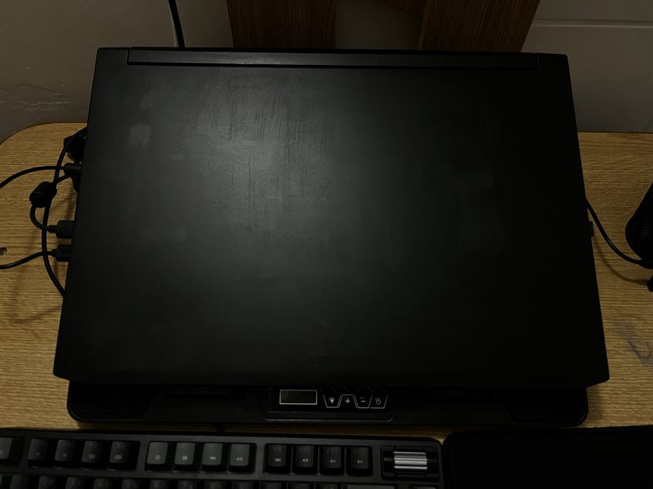 Vand laptop de gaming RTX cu periferice