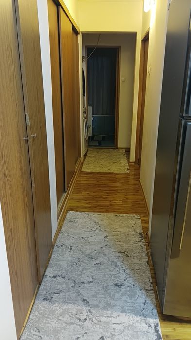 Ofer spre închiriere apartament cu 3 camere  Mioveni, zona poștei