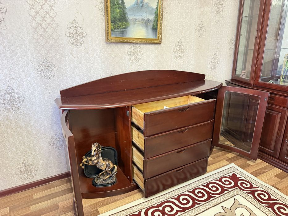 Комод-буфет из массива дуба