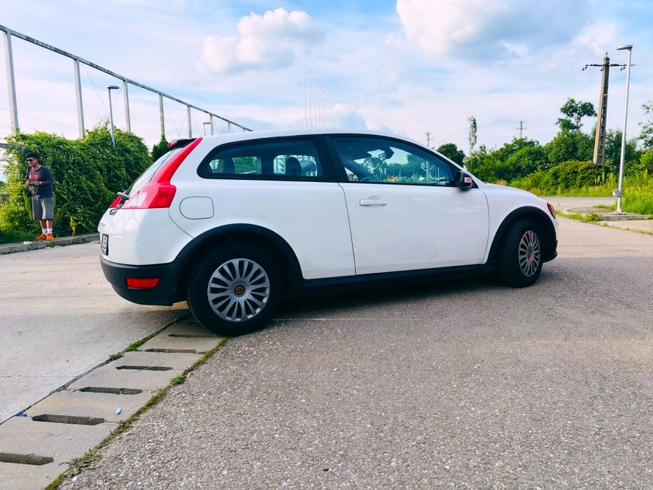 Volvo C30 1.6D (nu necesită investiții tehnice sau optice). Proprietar