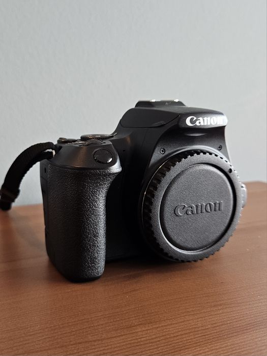 Canon 250D kit 18-55mm