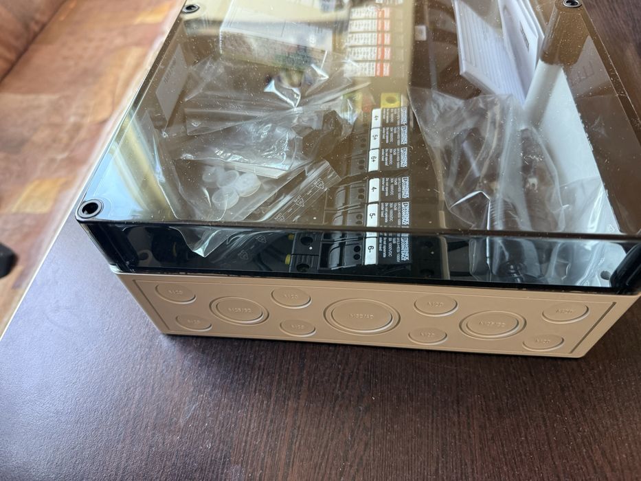 Кутия за свързване на стрингове