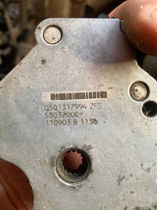 Потенциометър скоростна кутия пасат 5hp19