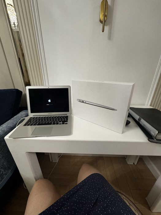 Продам Macbook air 13