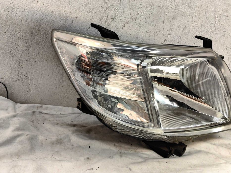 Оригинален   фар  Тойота   Toyota Hilux