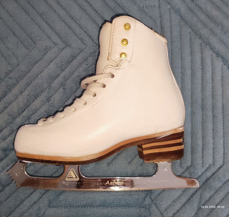 Продам профессиональные фигурные коньки