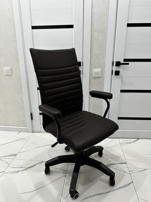 Продам кресло для офиса б/у