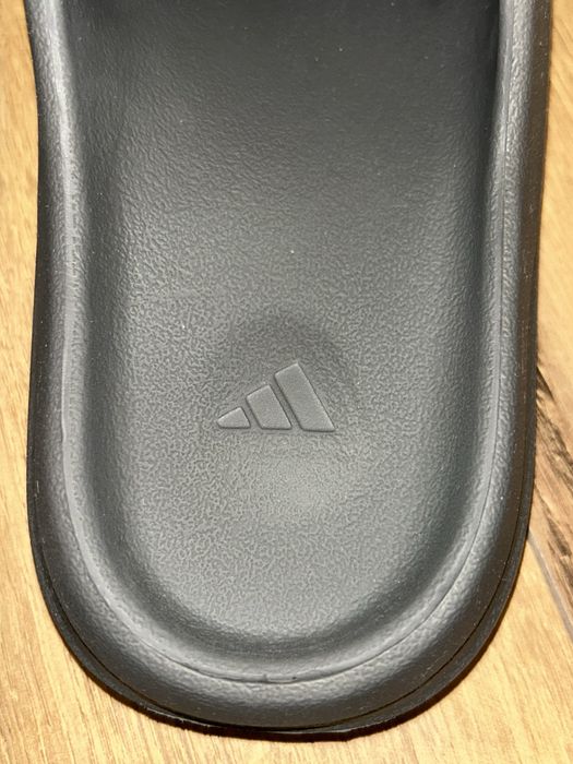 Adidas yeezy slides