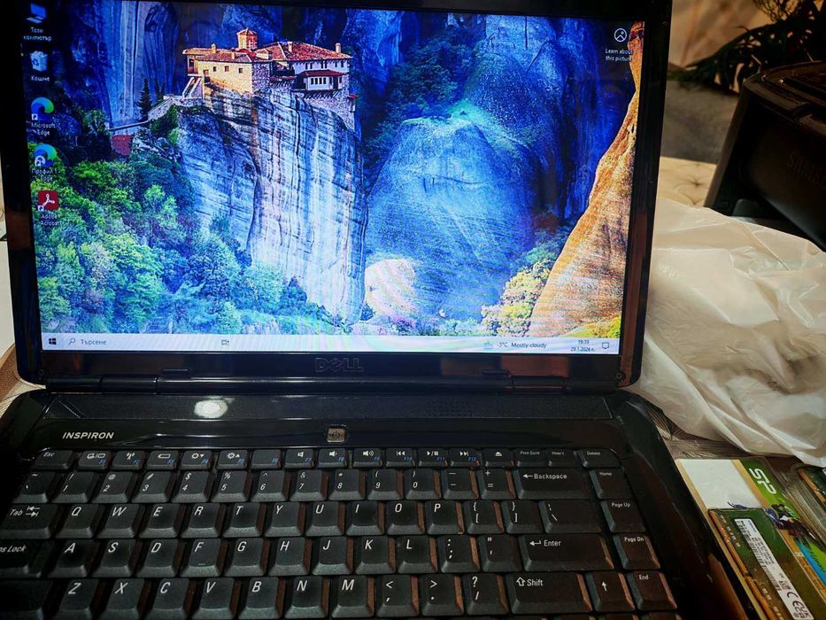 Лаптоп DELL Inspiron 1545 в добро техническо състояние.