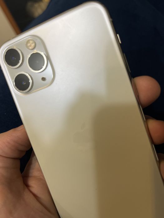 iPhone 11 pro заключен / счупен екран - за части