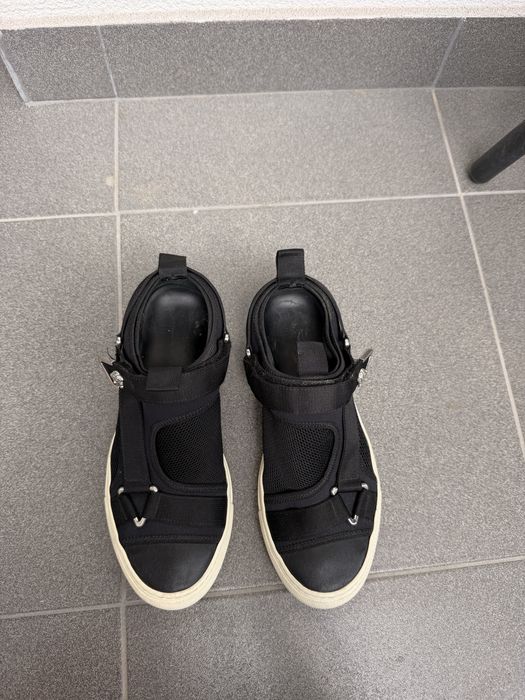 Vând sneakers Versace Jeans Couture originali, mărimea 36.
