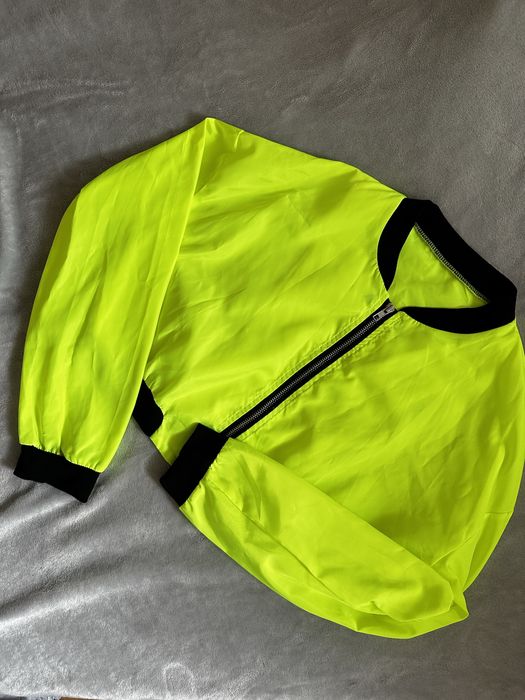 Електриково тънко късо яке по модел на ZARA