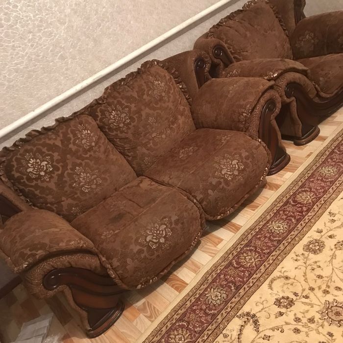 Продам диван с креслой