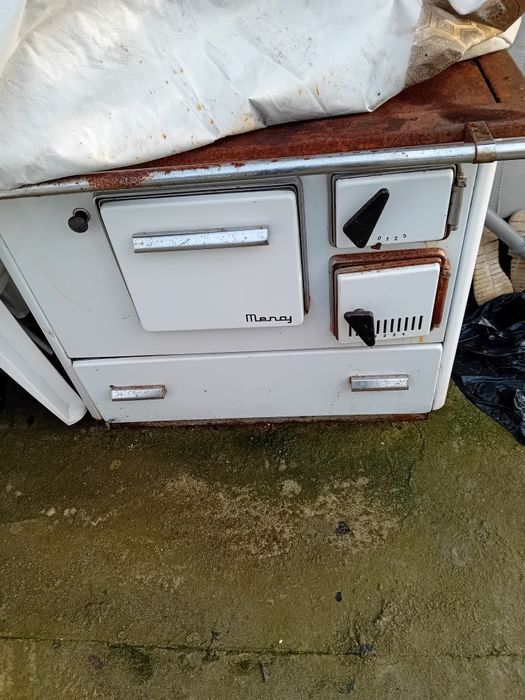 Soba metalica , godin fonta