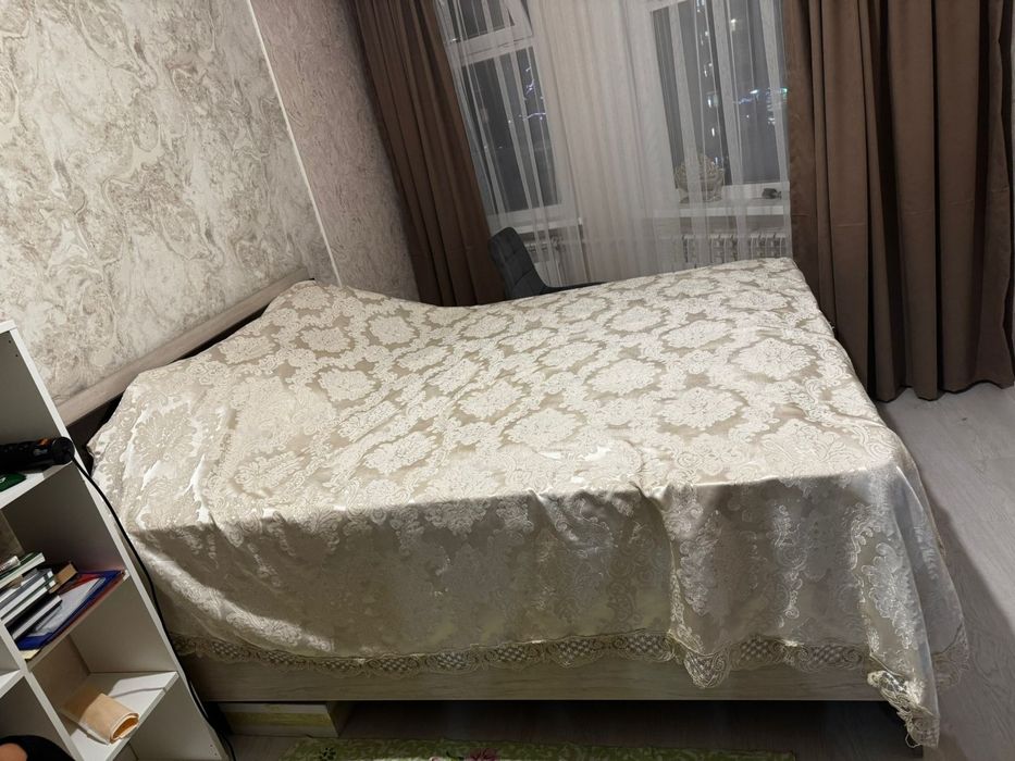 Кровать с матрасом