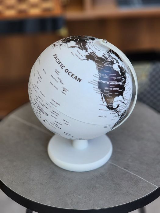 Глобус настольный декоративный чёрно-белый