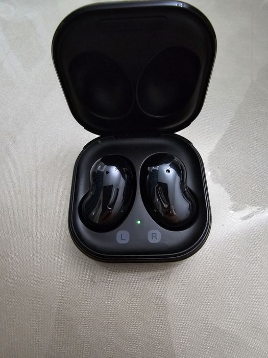 Galaxy Watch 4, Galaxy buds live