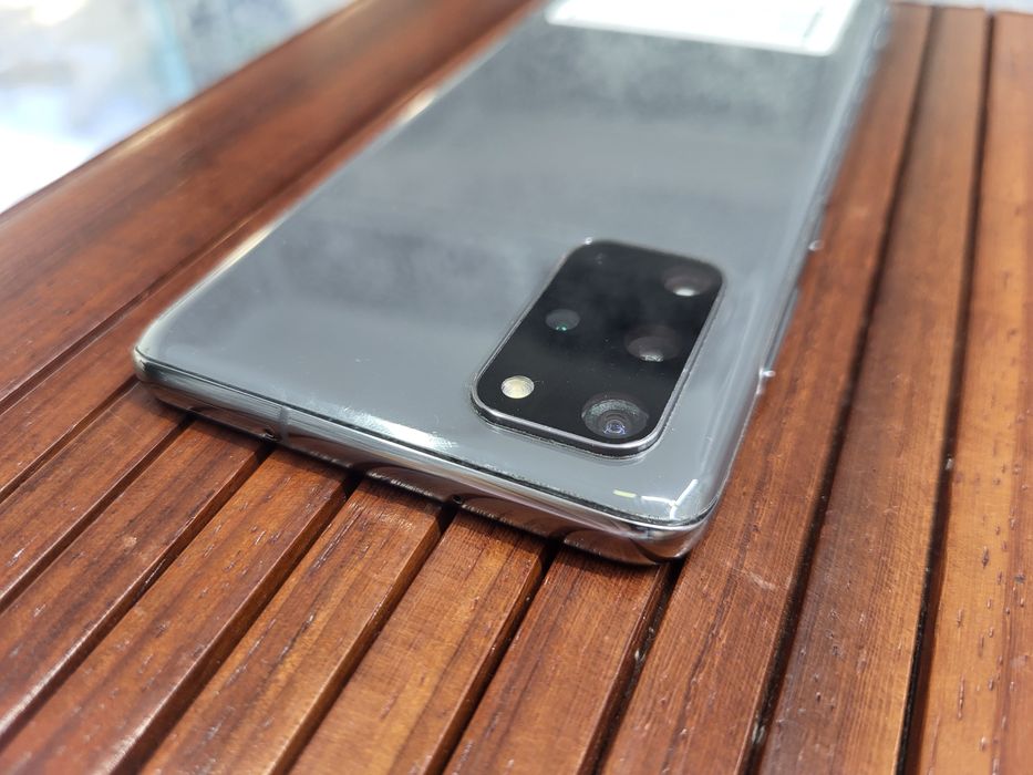 Телефон Samsung S20 plus 8/128gb
