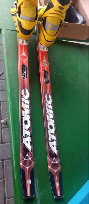 Schiuri Atomic de fond plus clapari