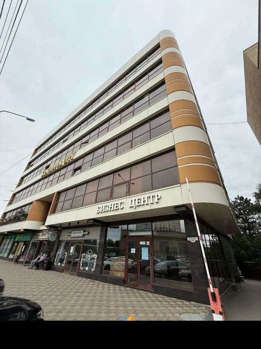 Здание на метро Ойбек