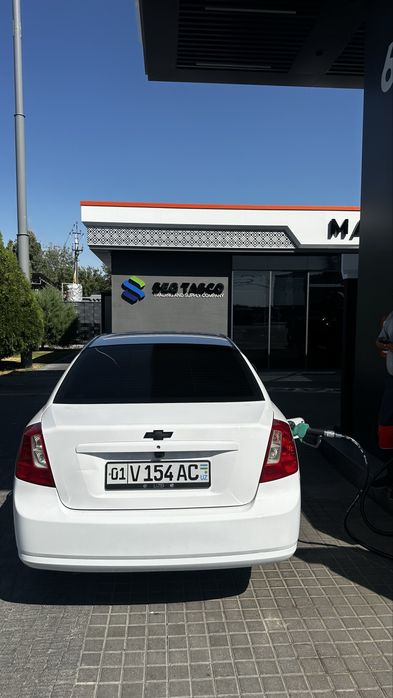 Lacetti 1.8 sotiladi