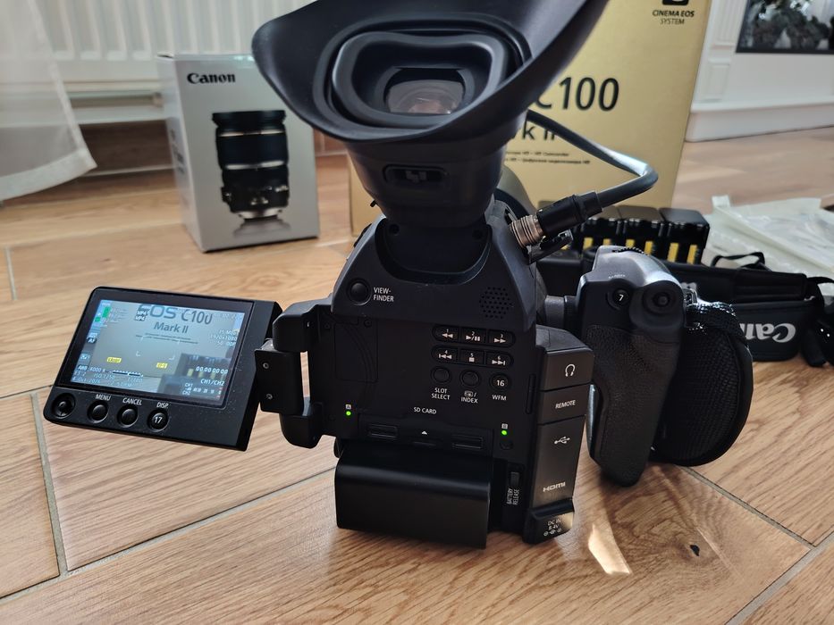 Camera video Canon C100 Mark II + obiectiv Canon efs 17-55/2.8