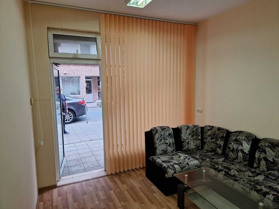 Дава се под наем Офис в Бургас, Център - 40 кв.м за 200 € - Снимка #1