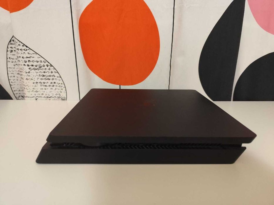 Playstation 4 Slim 1 TB Перфектен !!!