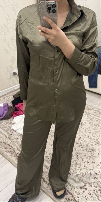 Отдам даром женские вещи.