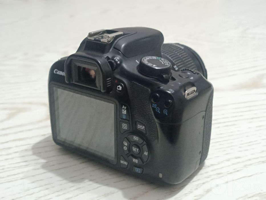Canon EOS 1000D fotoapparat sotiladi