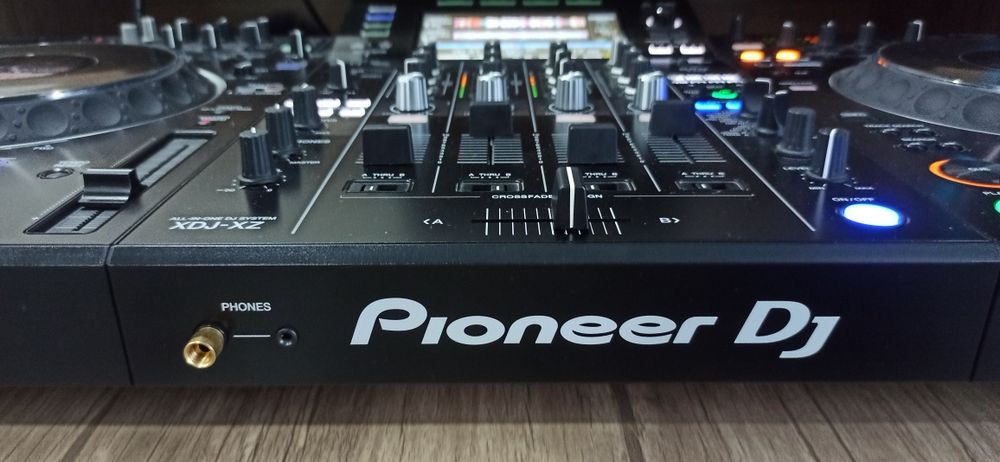 DJ контроллер Pioneer XDJ XZ