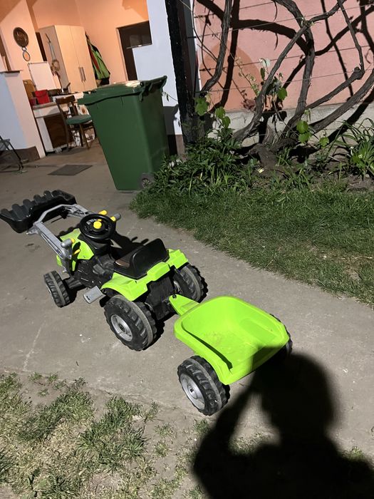 Vand tractoras cu remorca copii 2-5 ani