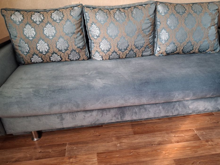 Диван велюровый раскладной