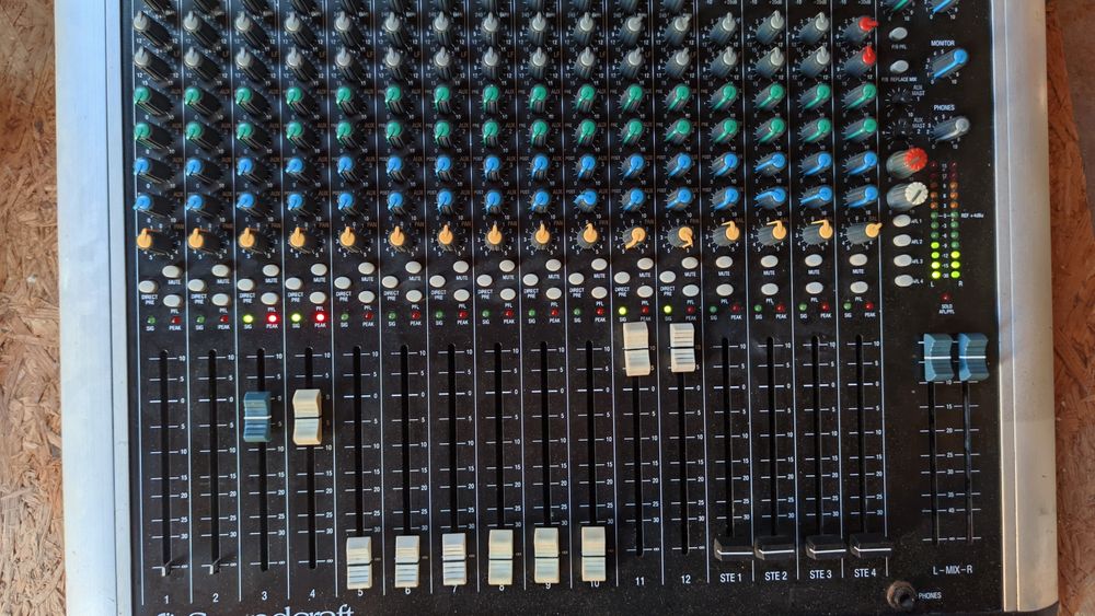 Mixer Soundcraft Spirit M12 - Un tanc analogic, sunet de studio