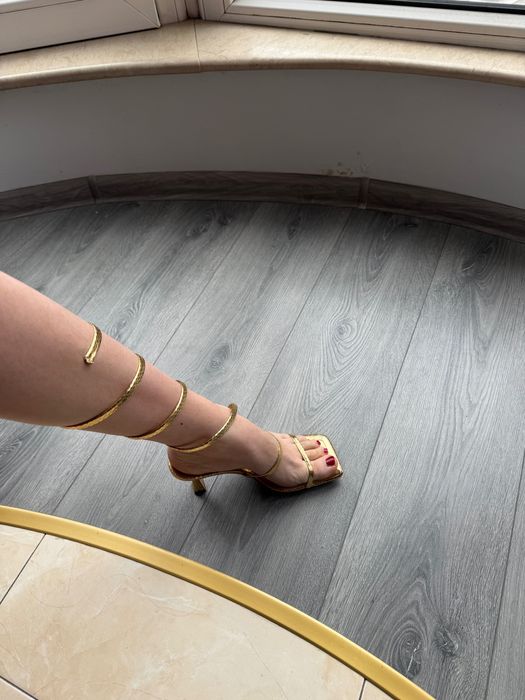 Zara златни сандали токчета