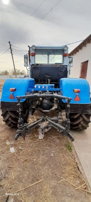 T 150 traktor sotiladi