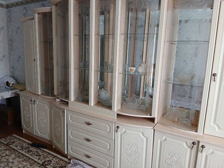 Сервант на всю стенку