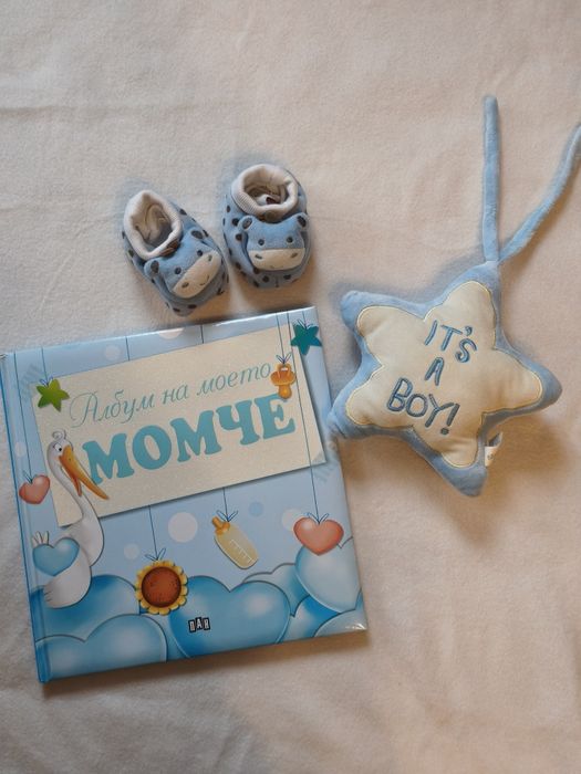 Моето първо албумче ново , бебешки пантофки