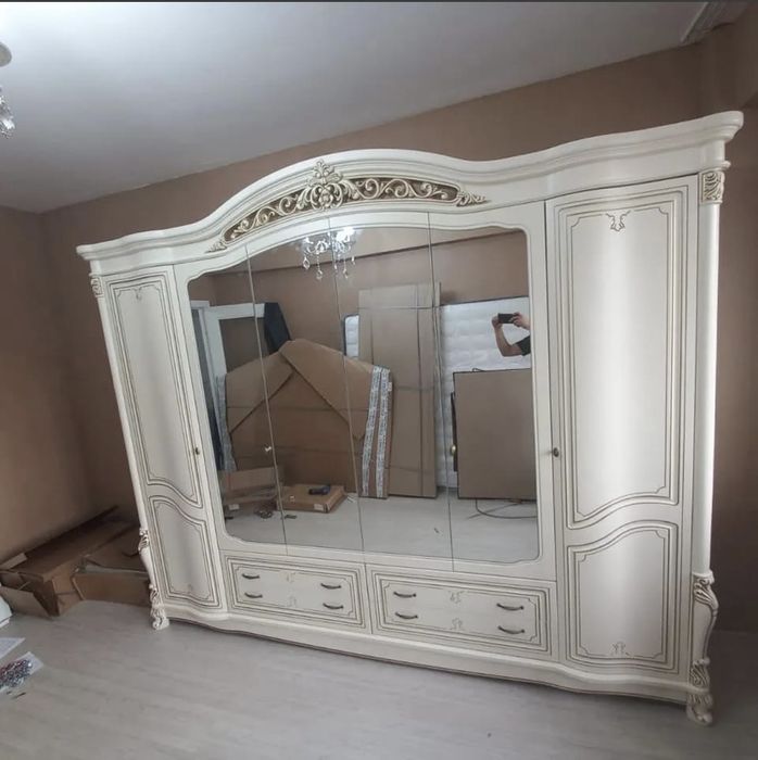 Спальный гарнитур