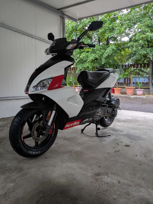 Скутер Aprilia sr50