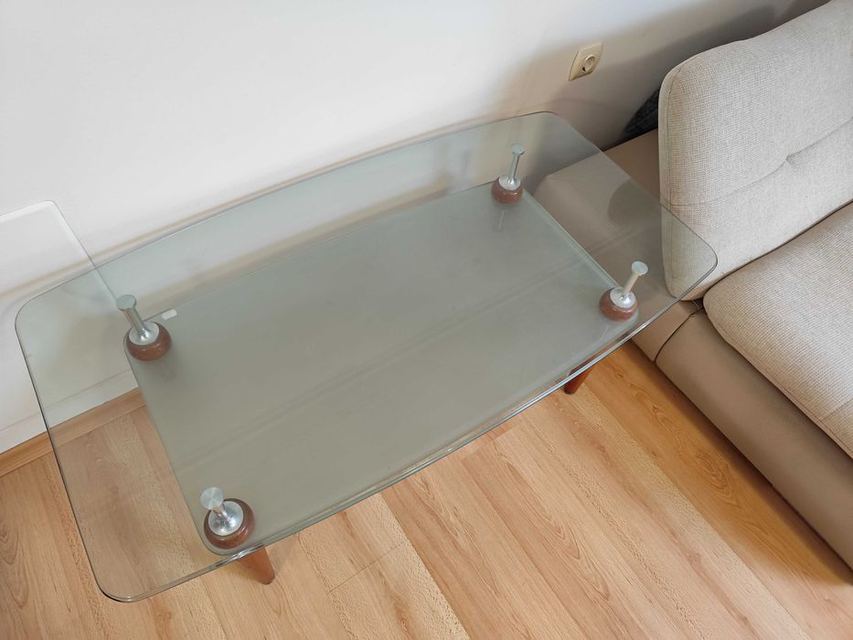 Стъклена холна маса