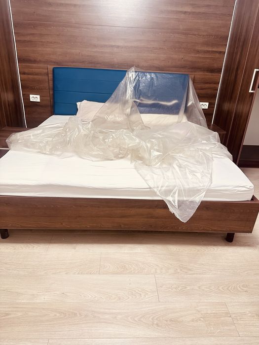 Добротный спальный гарнитур