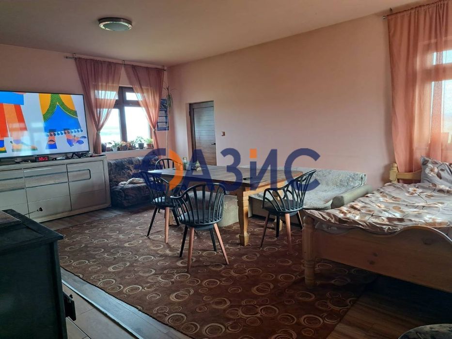 Къща с двор В Меден Рудник, Бургас, с изглед към езерото, РЗП 206 кв.