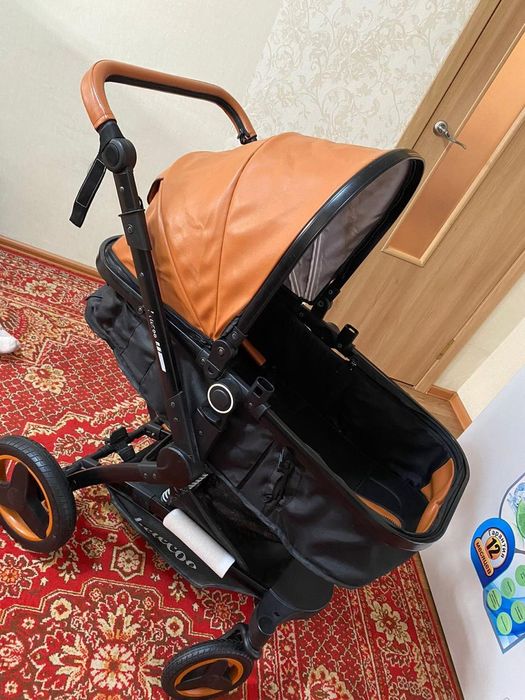 Стульчик для детей и коляска с автокреслом