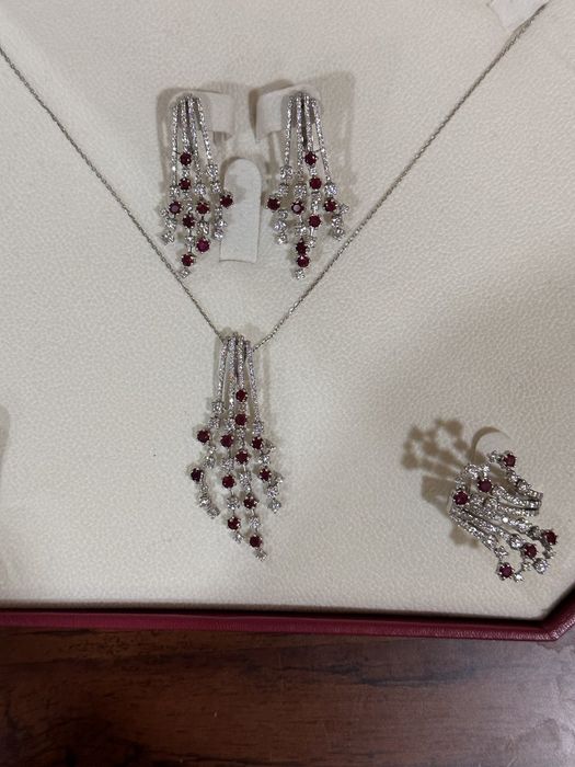 Белый золота Бриллиант с рубином 750проба
Кому интересно звоните