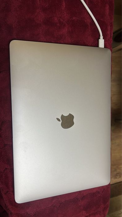 Macbook m1 256 cu 8gb ram impecabil