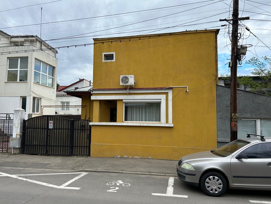 Casă la curte de vânzare – ideală pentru locuit sau investiție