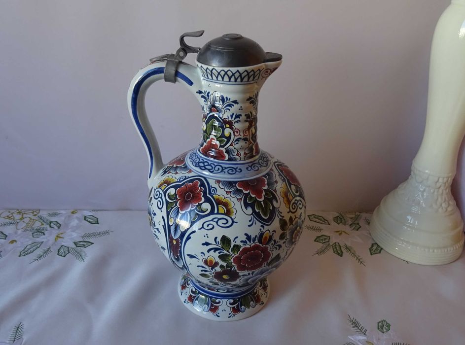 Стомна/кана с метален  капак- Antiquk  150 VB Oud Delft  от 1910-те.